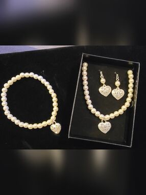 Avon Ivory Pearl Bracelet, Necklace And Earring Set with Sparkling Heart Charms